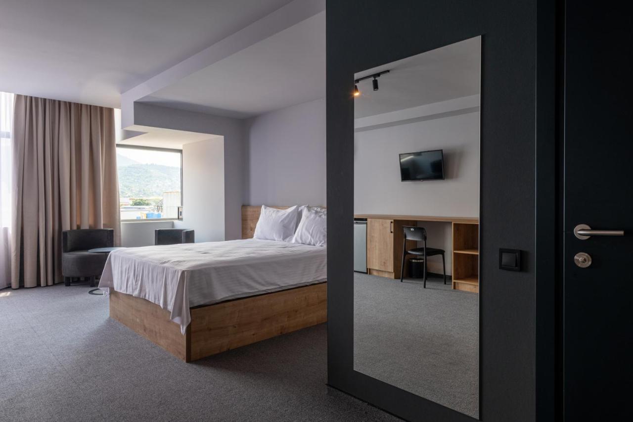 Bet25 Hotel バトゥーミ エクステリア 写真